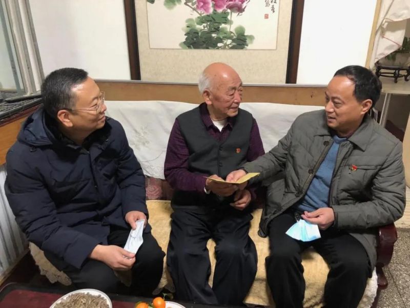 弘義集團(tuán)開(kāi)展春節(jié)前走訪慰問(wèn)生活困難黨員、老黨員、老干部活動(dòng)